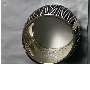 Womens Silver Tone‎ Zebra Print Cuff Bracelet Fashion Jewelry